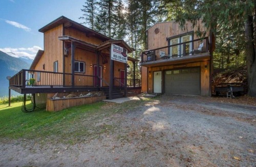 Craigellachie House | Sledders Cove timber frame house, hot tub, waterfront, beachfront, firepit