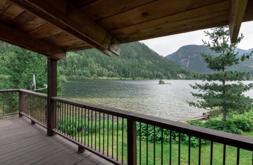 Craigellachie House | Sledders Cove timber frame house, hot tub, waterfront, beachfront, firepit