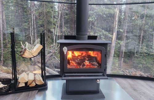 Rock Lake Ski Chalet | Sleep Under the Stars ✨ Private Off-Grid Dome: a Forest Escape & Mountain Views