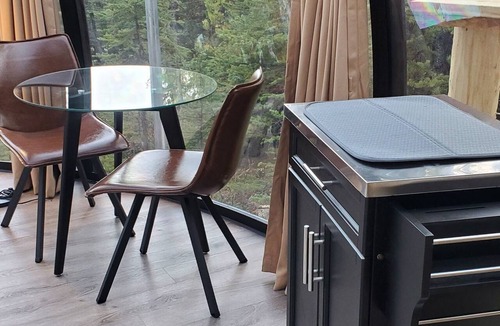 Rock Lake Ski Chalet | Sleep Under the Stars ✨ Private Off-Grid Dome: a Forest Escape & Mountain Views