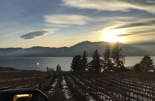 Okanagan-Similkameen House | Smack Dab in the Heart of Wine country🍷
