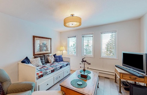 Big White Ski Resort Apartment | SnowCrest Village, Unit 5B