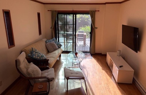 Bowen Island House | Snug Cove Garden Cottage - Hidden Garden Gem Steps From Everything