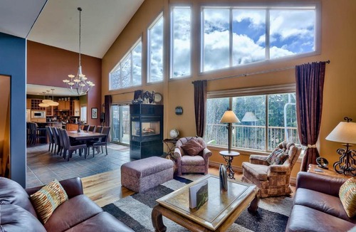 Sunburst Estates House | Soleil Chalet
