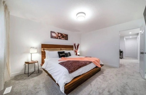 Stony Plain House | Soothing 3BDRM-King house near ice rink and golf course with WiFi in Stony Plain