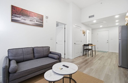 Downtown Edmonton Apartment | Spacious 1Bed1bath Stunningview Downtown Edmonton 5min to Rogers + Free Parking