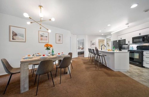 Blueberry Hill Condo | Spacious 2Bdr|2Bth w/Pool & Hot Tub|Free Parking