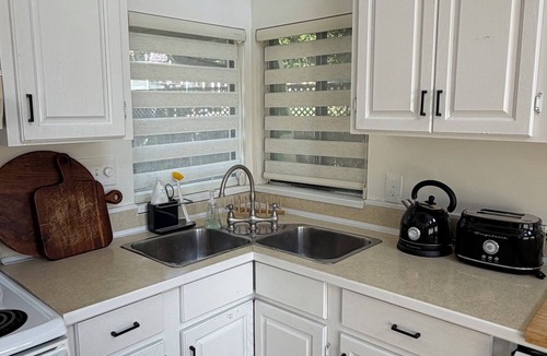 Mission House | Spacious 3Bed 2 Bath Home in Heart of Mission