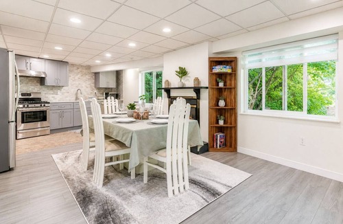 Canyon Heights House | Spacious 3BR Guest Suite by the Creek | North Vancouver