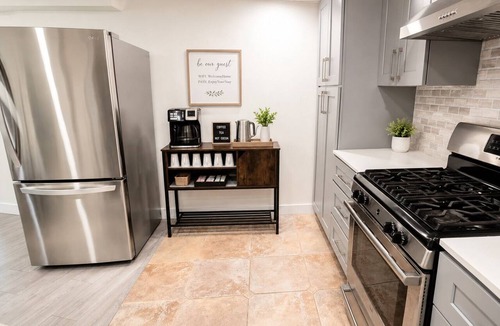 Canyon Heights House | Spacious 3BR Guest Suite by the Creek | North Vancouver