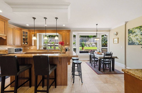 District of North Vancouver House | Spacious 4-bedroom house in delightful North Vancouver with AC