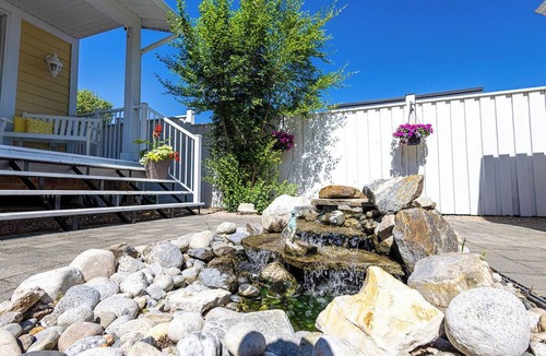 North End House | Spacious 4-bedroom home with private beach, dock, large yard, outdoor shower.