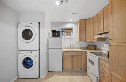 Mission House | Spacious 4BR/3Bath Family Home | Sleeps 8 | Pets Welcome | Huge Backyard