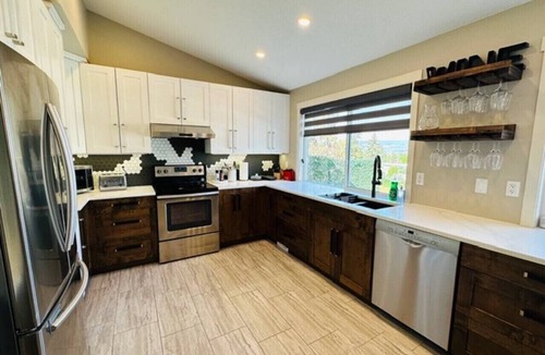 Crawford House | Spacious 5-Bedroom Family Home in Kelowna's Lower Mission, Sleeps 10