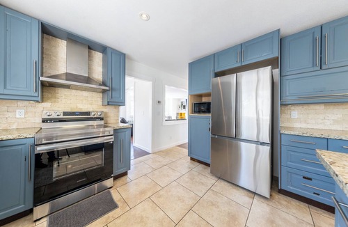 Delta House | Spacious 5BR Family Home in North Delta, BC
