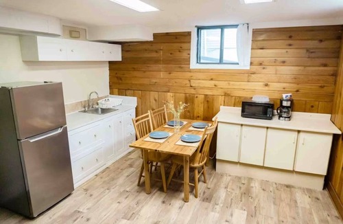 Shaganappi House | Spacious 6BR Home 4 Mins to Downtown