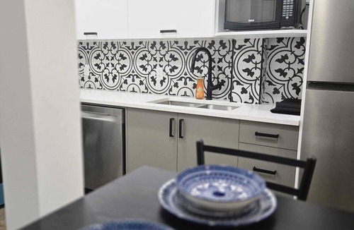 Cochrane Apartment | Spacious and cozy 1 Bedroom suite close to Canmore and Banff National park