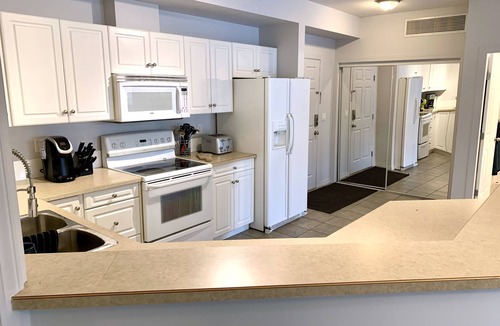 North End Condo | Spacious condo with Lakeview-DB429