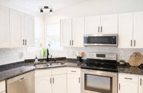 Southeast Edmonton House | Spacious Entire Home | 4 Levels | Modern