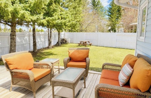 Southeast Edmonton House | Spacious Entire Home | 4 Levels | Modern