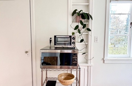 Kitsilano House | Spacious Kitsilano 2BR - Walk to Beach + Trendy Shops + Heritage Infused