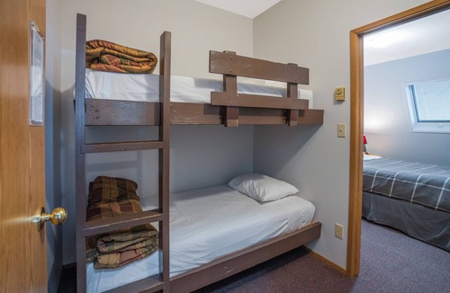 Silver Star Mountain Hotel | Spacious Mountain Suite w/Hot Tub, BBQ & Ski Locker!