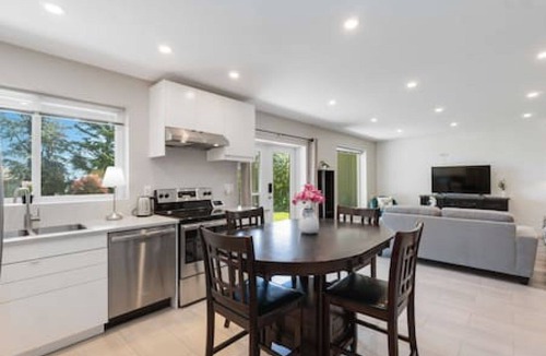 Crescent Beach House | Spacious Oceanside Home, Walk to White Rock Beach