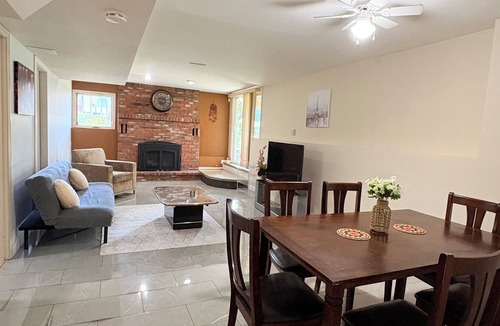 Kamloops House | Spacious Private Guest Bedroom in Kamloops