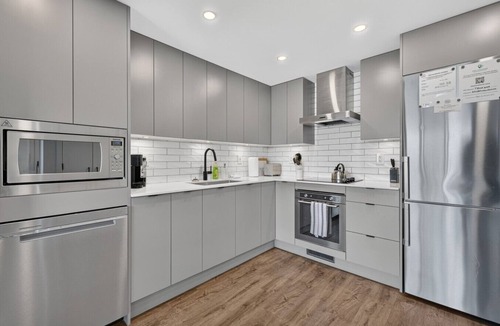 Downtown Kelowna Apartment | Spectacular View, Downtown 1 Bd @ Brooklyn 2111