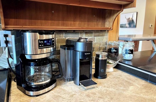 Garibaldi Highlands House | Squamish Escape: 5BR | Hot Tub | Game Room | EV