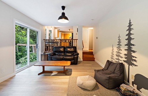 Squamish House | Squamish Outdoor Retreat with great location, views and outdoor space.