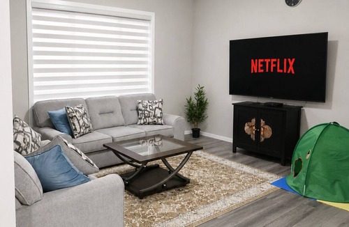 Calgary House | Stay Cool! -Modern 3BR Home Near YYC with New Central AC