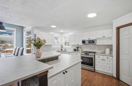 Panorama Hills House | Steps-Country Hills Centre | 10 mins YYC Airport | Beautiful House