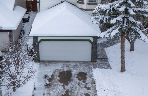 Panorama Hills House | Steps-Country Hills Centre | 10 mins YYC Airport | Beautiful House