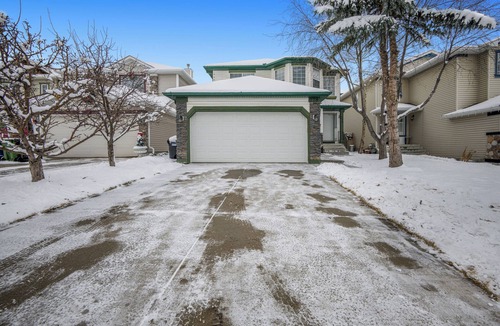 Panorama Hills House | Steps-Country Hills Centre | 10 mins YYC Airport | Beautiful House