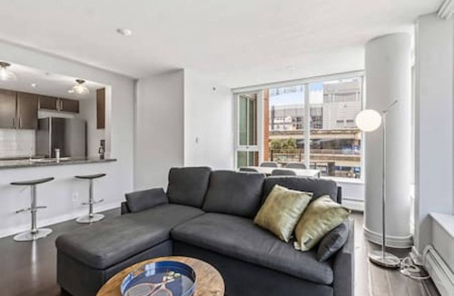 Crosstown Apartment | Steps to Rogers Arena & SkyTrain | 1BR Condo