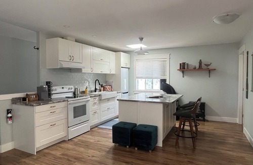 Regional District of Nanaimo Apartment | Steps to the Lake and Hiking Trails. Central Home Base for Island Adventures!
