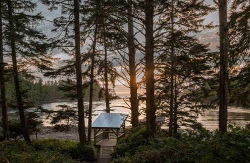 Ucluelet Apartment | Stormwatcher Spacious Two Bedroom Loft Getaway in Ukee