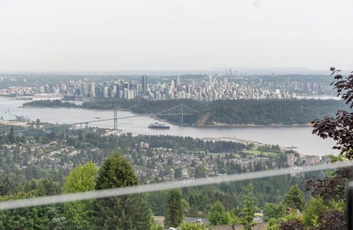 West Vancouver House | Stunning 4BR Retreat - Indoor Pool and Sauna