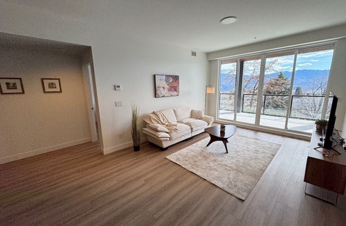 Central Okanagan Condo | Stunning lake view condo in the heart of Okanagan's Westside Wine Trail