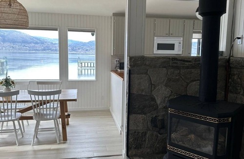 Okanagan-Similkameen Cabin | Stunning Lakefront Cabin in Heart of Naramata Village