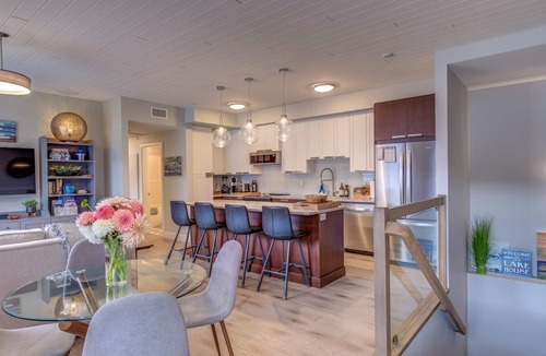 McKinley Condo | Stunning lakefront condo at McKinley beach/marina/roof-top patio/pet-friendly
