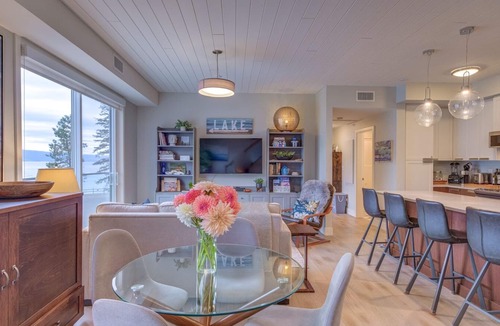 McKinley Condo | Stunning lakefront condo at McKinley beach/marina/roof-top patio/pet-friendly