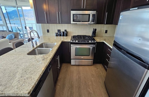 North End Condo | STUNNING LAKEVIEW LUXURY