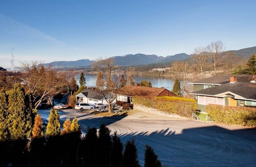 Burnaby House | Stunning Modern Home with Beautiful Ocean and Mountain Views!