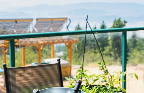Central Okanagan House | Stunning Mountain House “Parrot Summit“