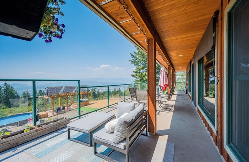 Central Okanagan House | Stunning Mountain House “Parrot Summit“