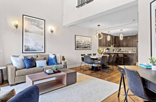 Cougar Creek Condo | Stunning Penthouse w/Mtn Views, Hot Tub & Pool!