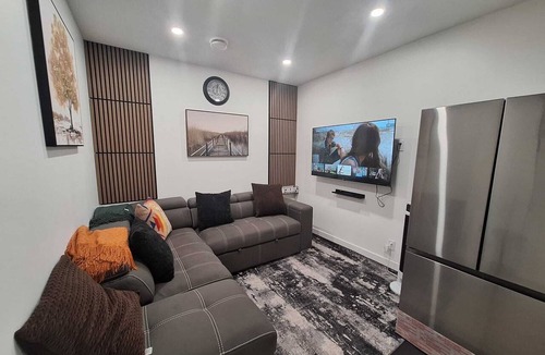 Leduc Apartment | Stylish & Cozy suite; smart entry, fast WiFi, Smart TVs,King bed. Near YEG & LRC