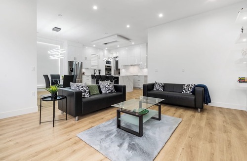 Willoughby House | Stylish Family Home Sleep 8+, Groups Welcome, Enjoy Steam Shower